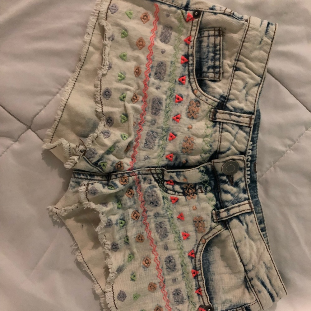 MOSSIMO acid wash patterned shorts 1